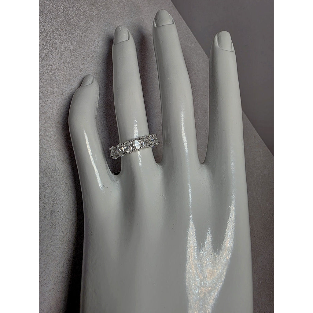 S7 2.16ctw Oval Moissanite Band