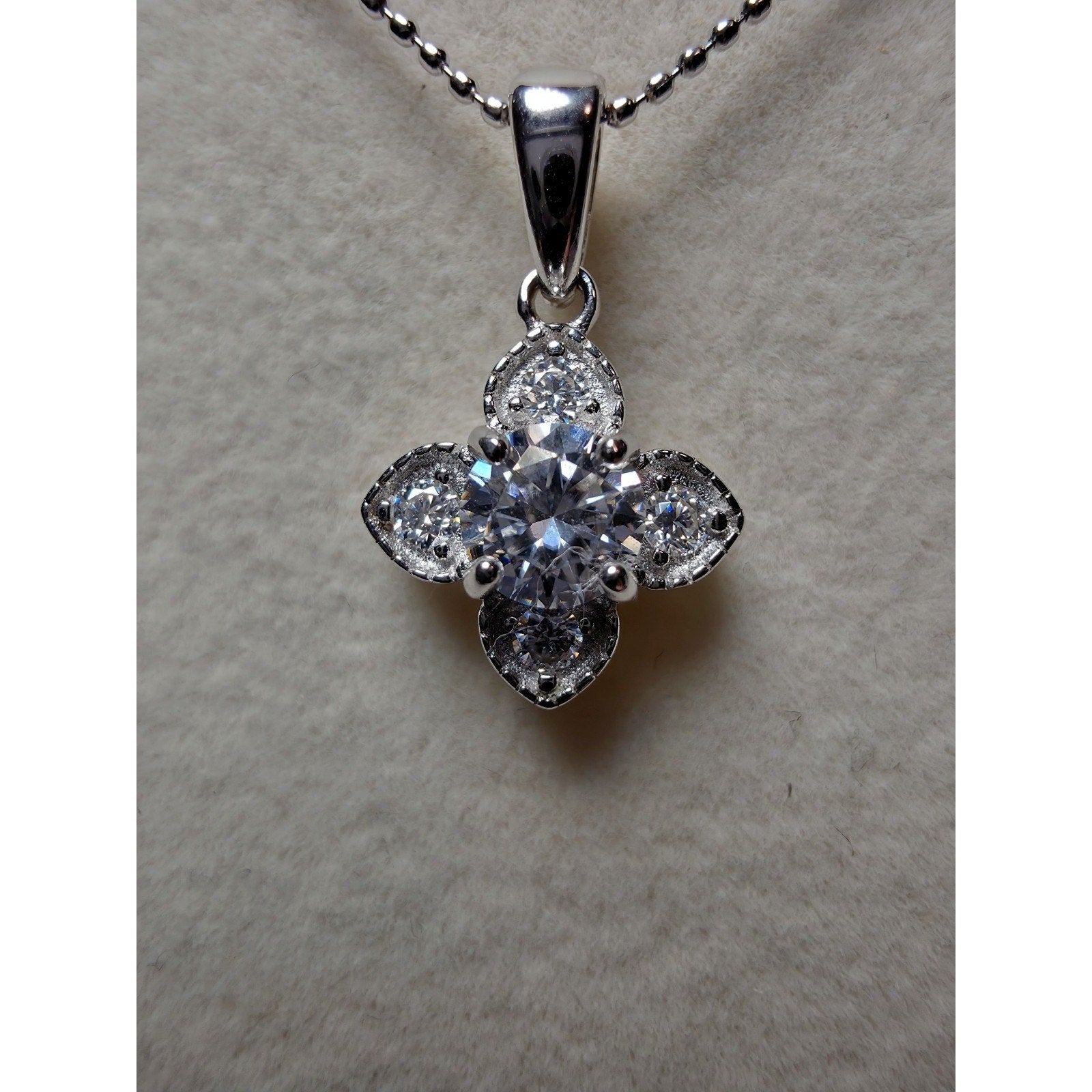 18" 0.65ctw Moissanite Clover Pendant w/Beaded Necklace 925 Sterling Silver
