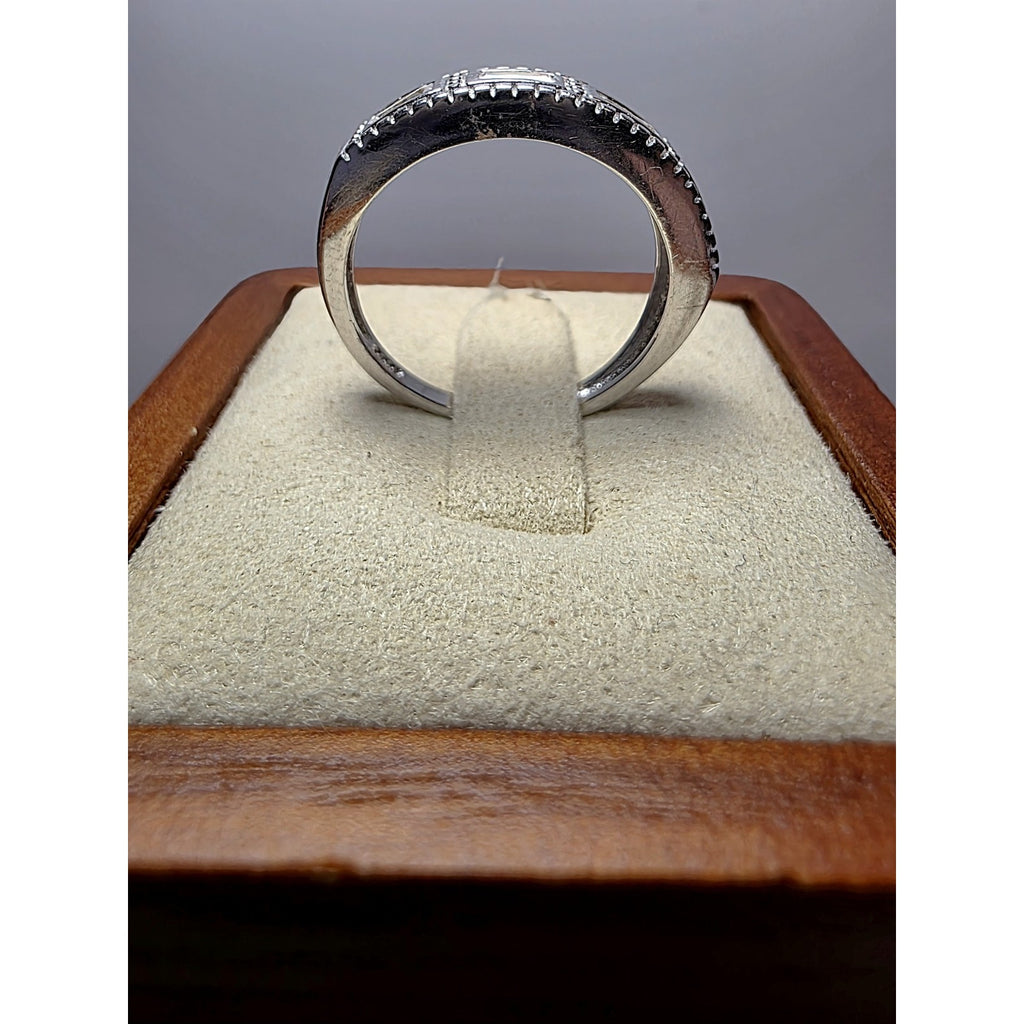 S7.5 CZ Baguettes and Moissanite Band