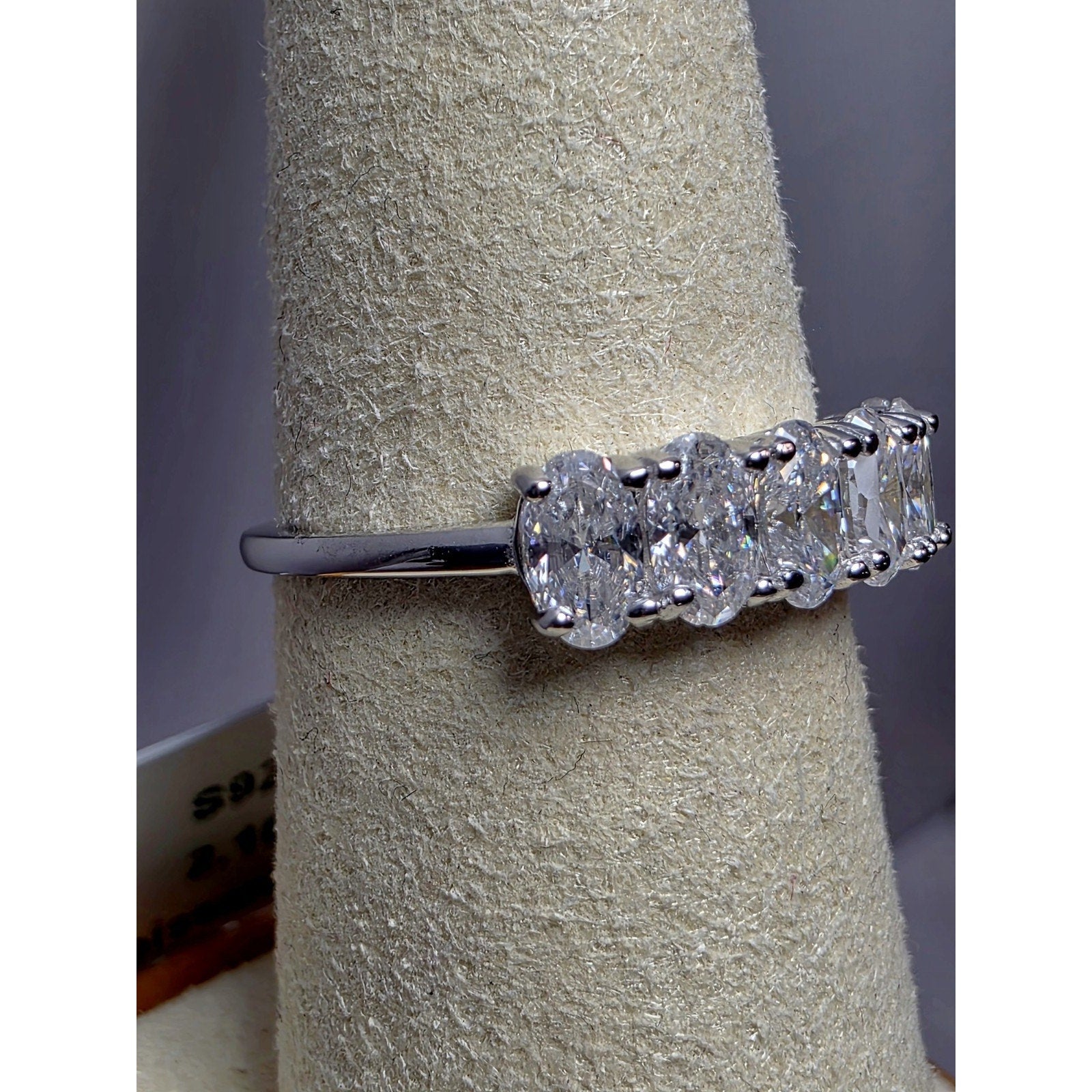 S7 2.16ctw Oval Moissanite Band
