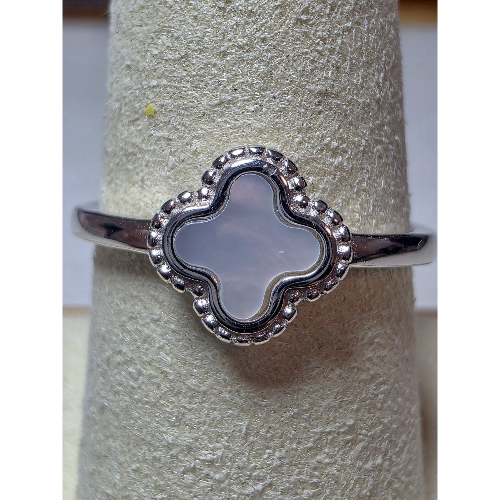 S9 White MOP Clover Ring 2mm 925 Sterling Silver Stamped